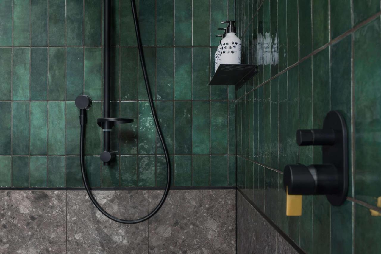 Qt Auckland Hotel Ngoại thất bức ảnh Bathroom