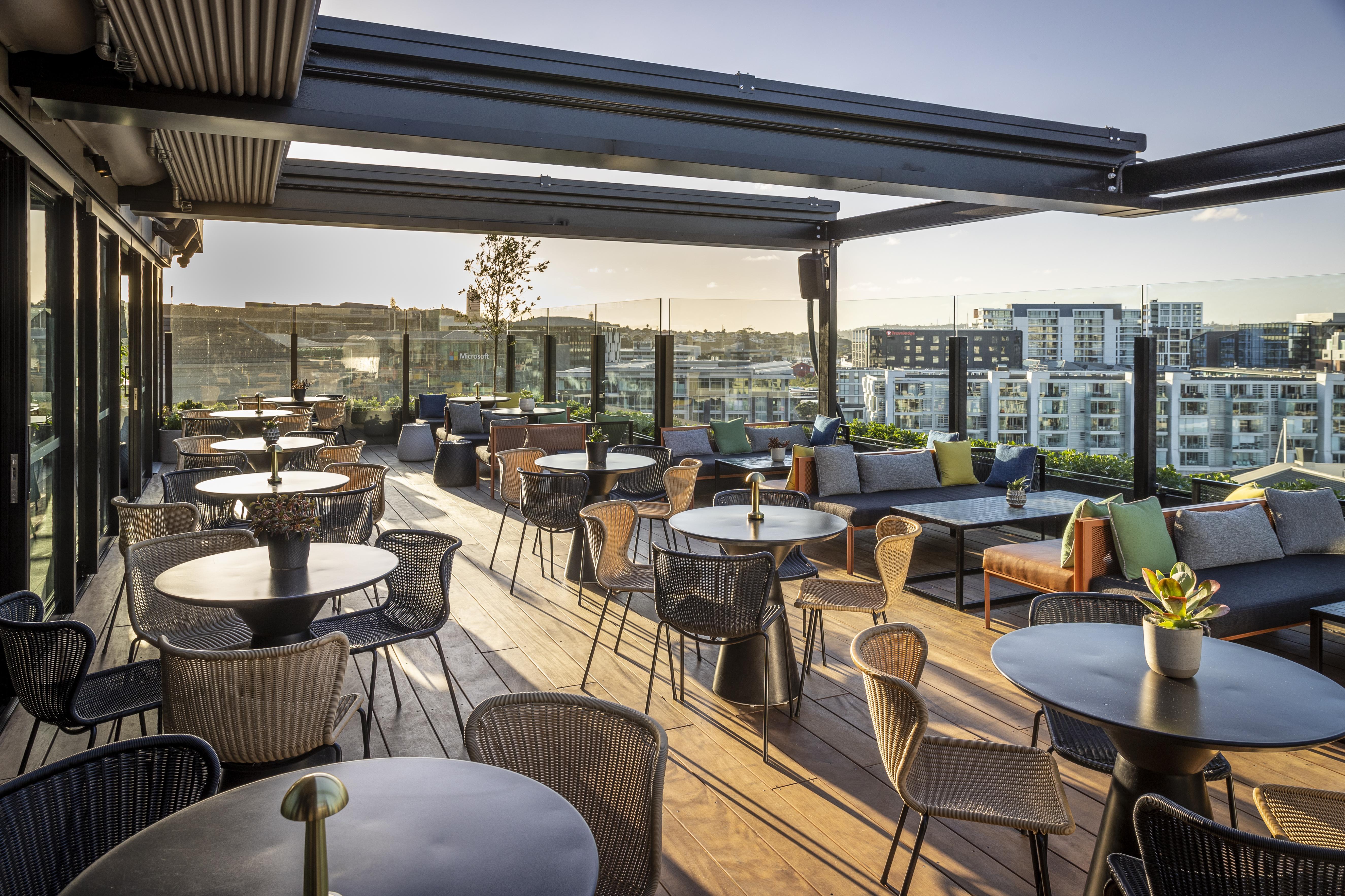 Qt Auckland Hotel Ngoại thất bức ảnh The rooftop bar at the hotel